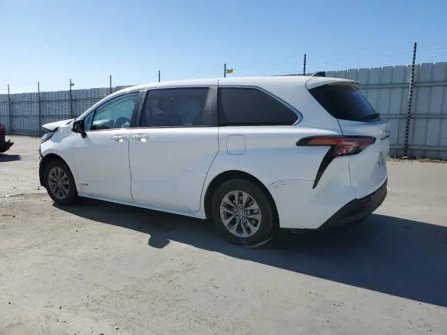 2021 TOYOTA SIENNA LE  