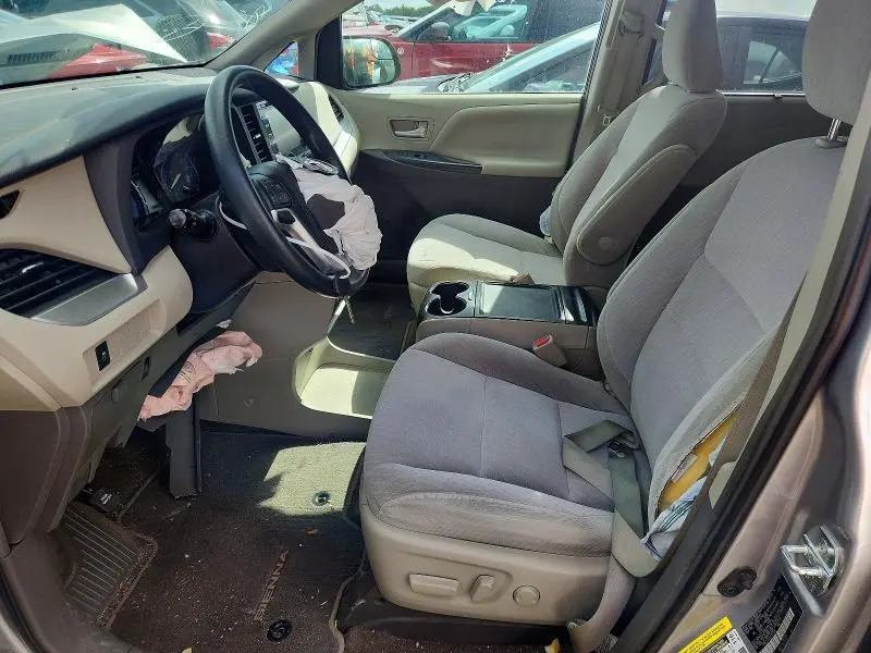 2018 TOYOTA SIENNA LE 8-PASSENGER  