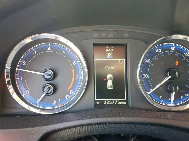 2017 TOYOTA COROLLA SE  