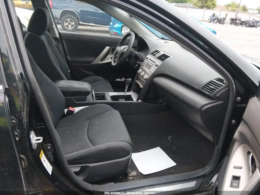 2011 TOYOTA CAMRY SE