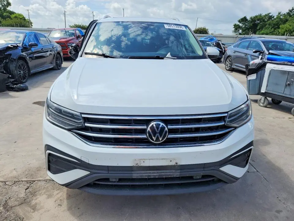 2022 VOLKSWAGEN TIGUAN SE  