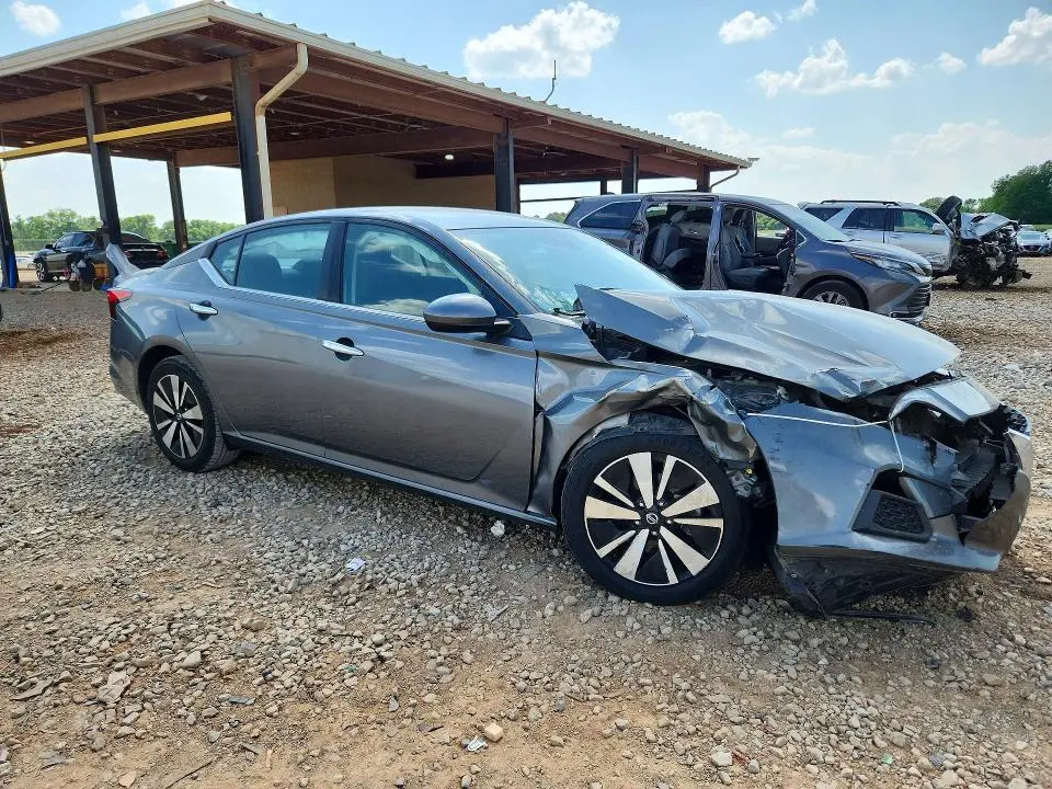 2022 NISSAN ALTIMA SV  