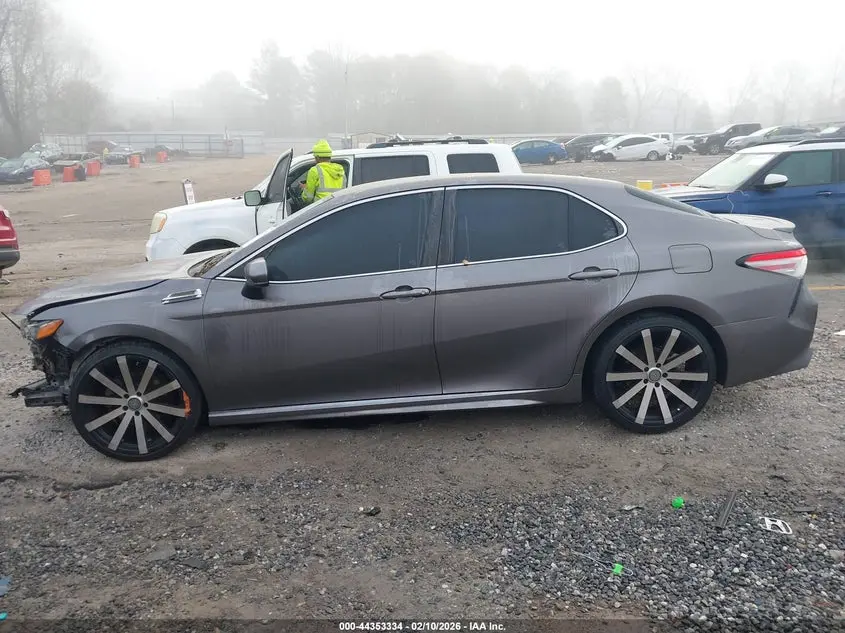 2018 TOYOTA CAMRY SE