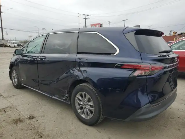2021 TOYOTA SIENNA LE