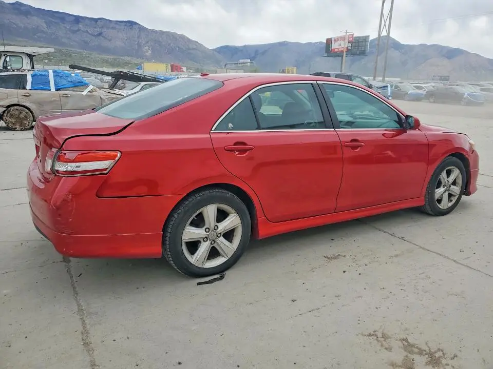 2011 TOYOTA CAMRY SE  
