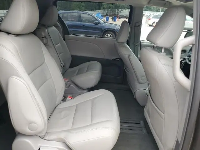 2015 TOYOTA SIENNA XLE  