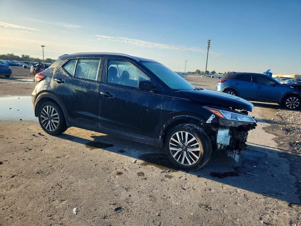 2023 NISSAN KICKS SV  