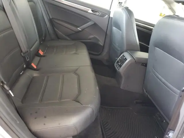 2016 VOLKSWAGEN PASSAT SE  