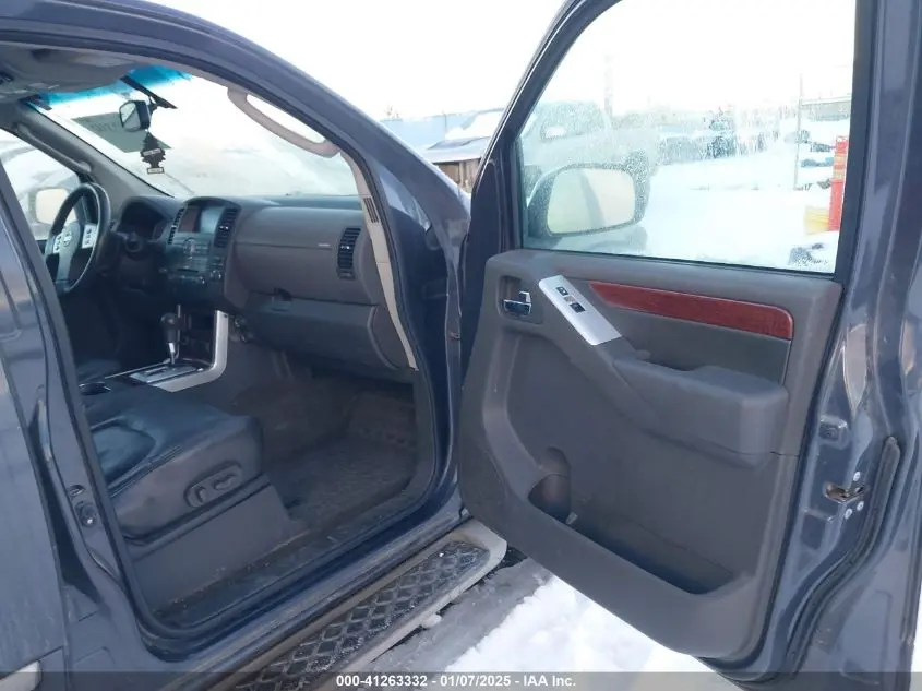 2011 NISSAN PATHFINDER LE