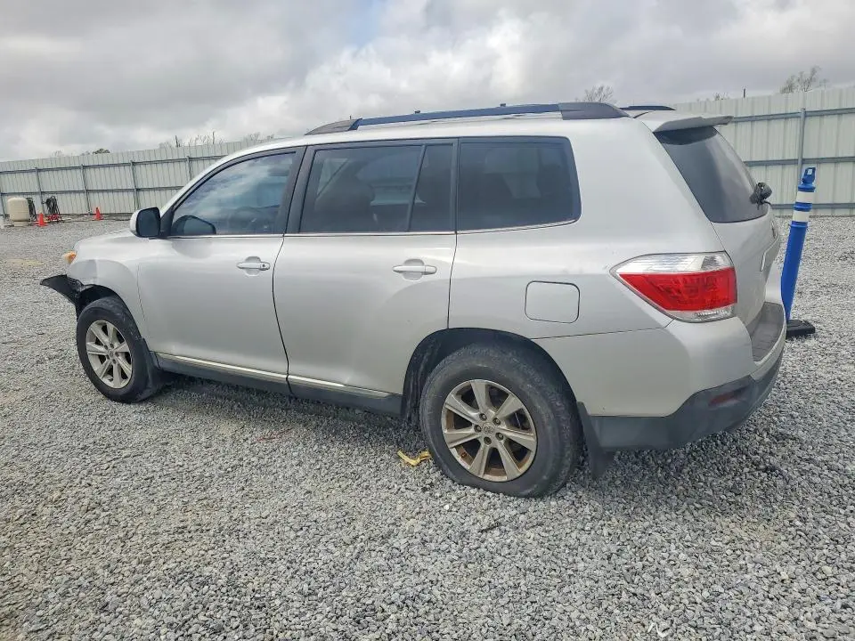 2013 TOYOTA HIGHLANDER SE  