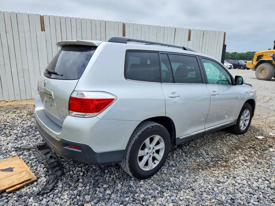 2013 TOYOTA HIGHLANDER SE  