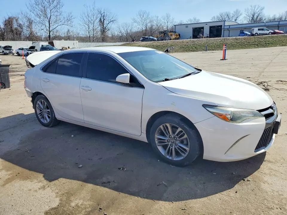 2016 TOYOTA CAMRY SE  