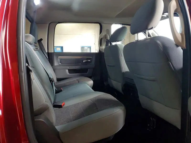 2016 RAM 1500 SLT  