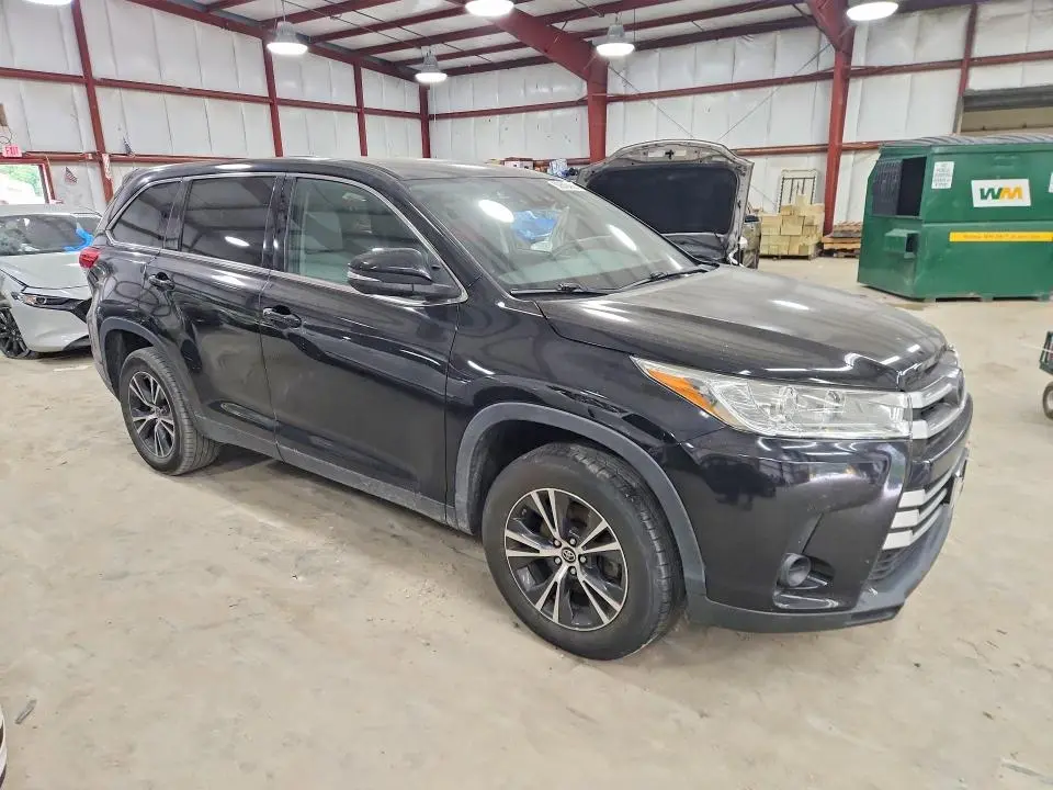 2019 TOYOTA HIGHLANDER LE  