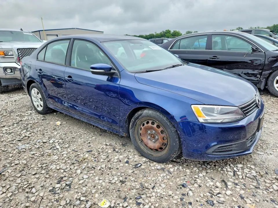 2012 VOLKSWAGEN JETTA SE  