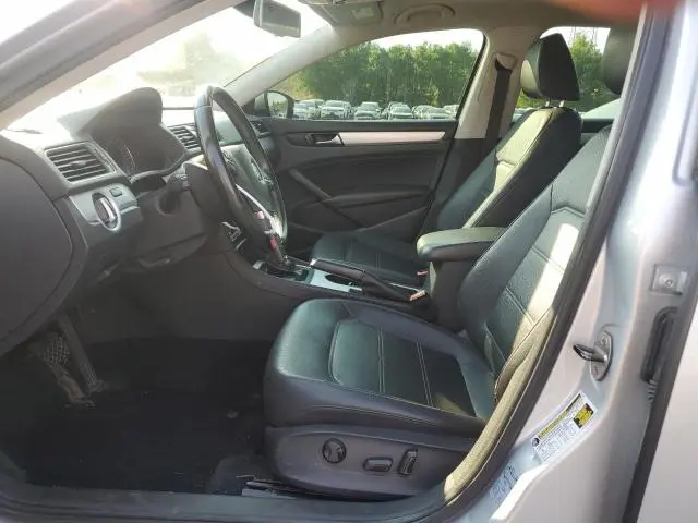 2013 VOLKSWAGEN PASSAT SE  