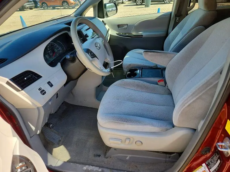 2011 TOYOTA SIENNA LE  