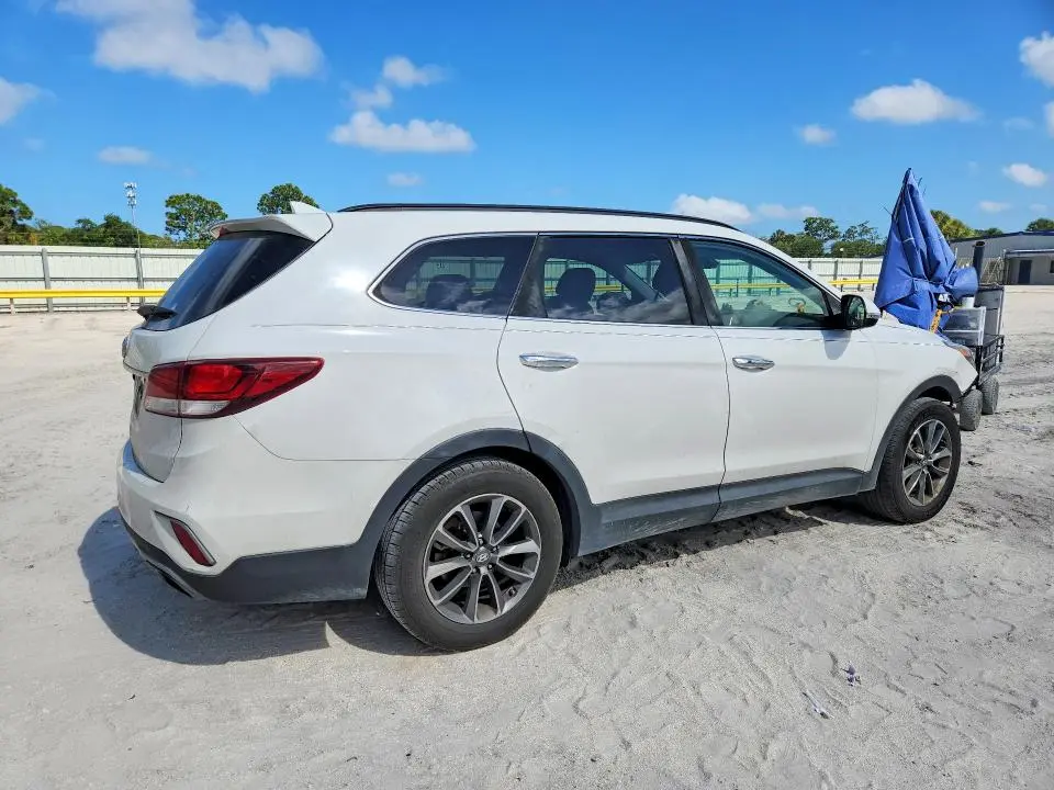 2017 HYUNDAI SANTA FE SE  