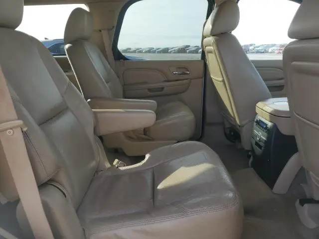 2011 CADILLAC ESCALADE LUXURY  