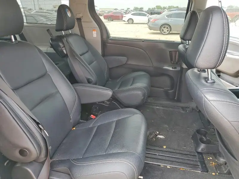 2020 TOYOTA SIENNA SE 8-PASSENGER  