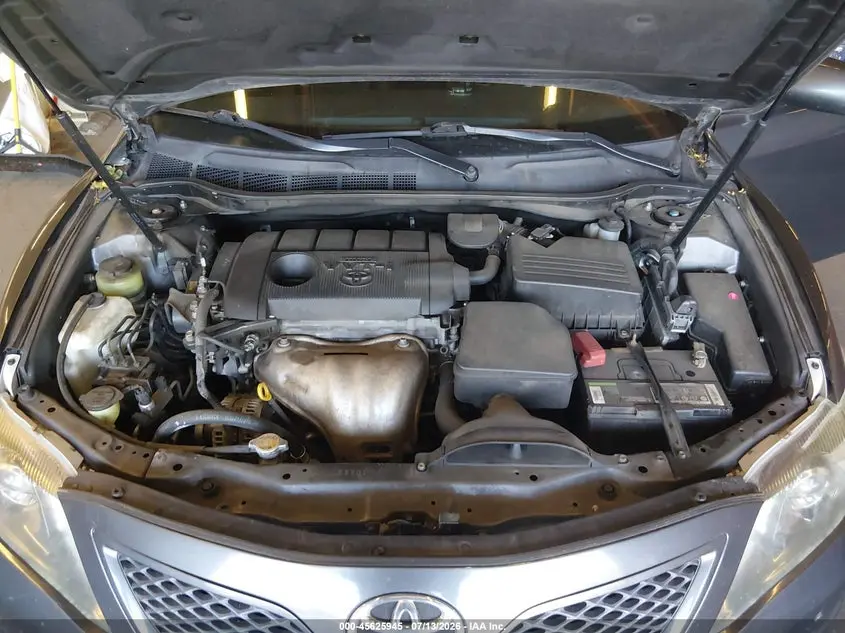 2011 TOYOTA CAMRY SE