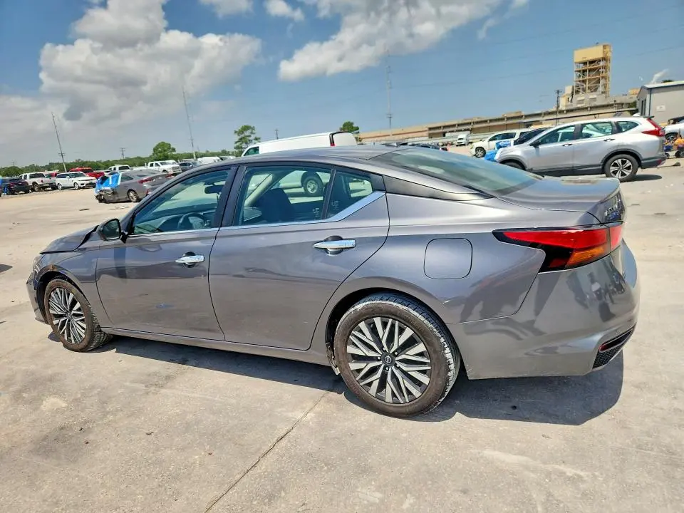 2024 NISSAN ALTIMA SV  