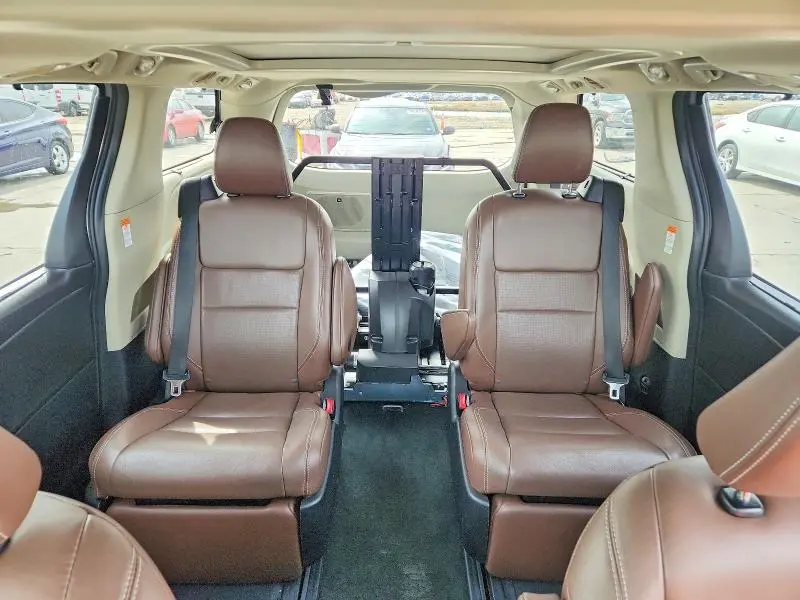2015 TOYOTA SIENNA LIMITED 7-PASSENGER  