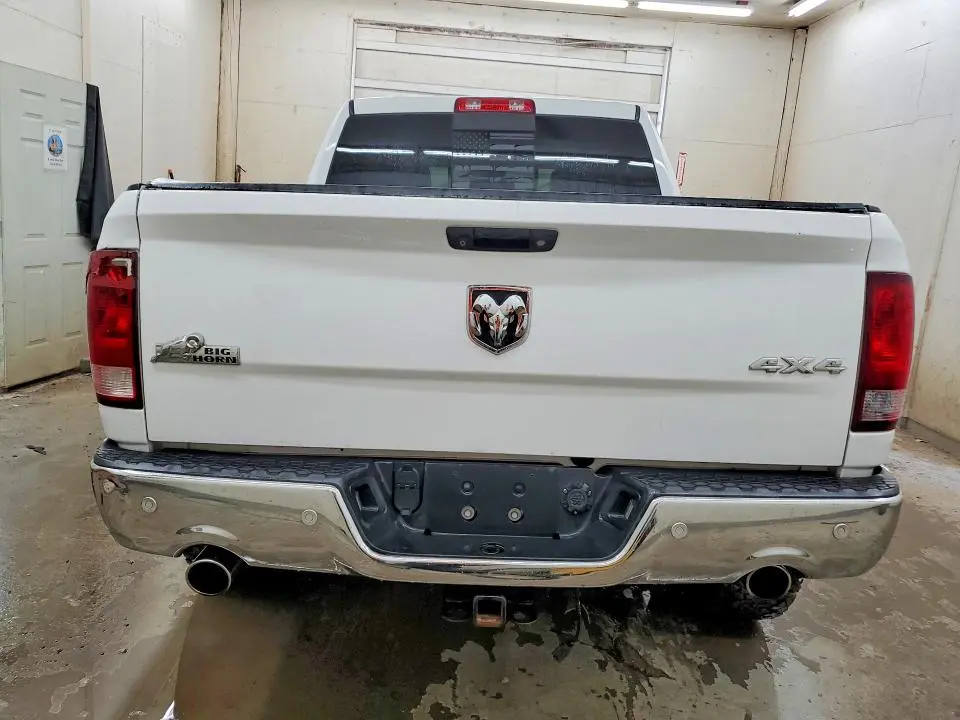 2016 RAM 1500 SLT  