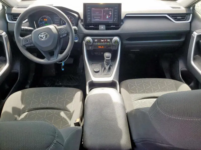 2021 TOYOTA RAV4 XLE  