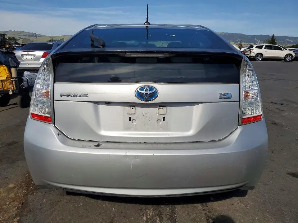 2010 TOYOTA PRIUS III  