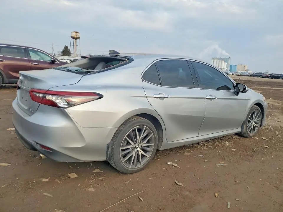 2023 TOYOTA CAMRY XLE  