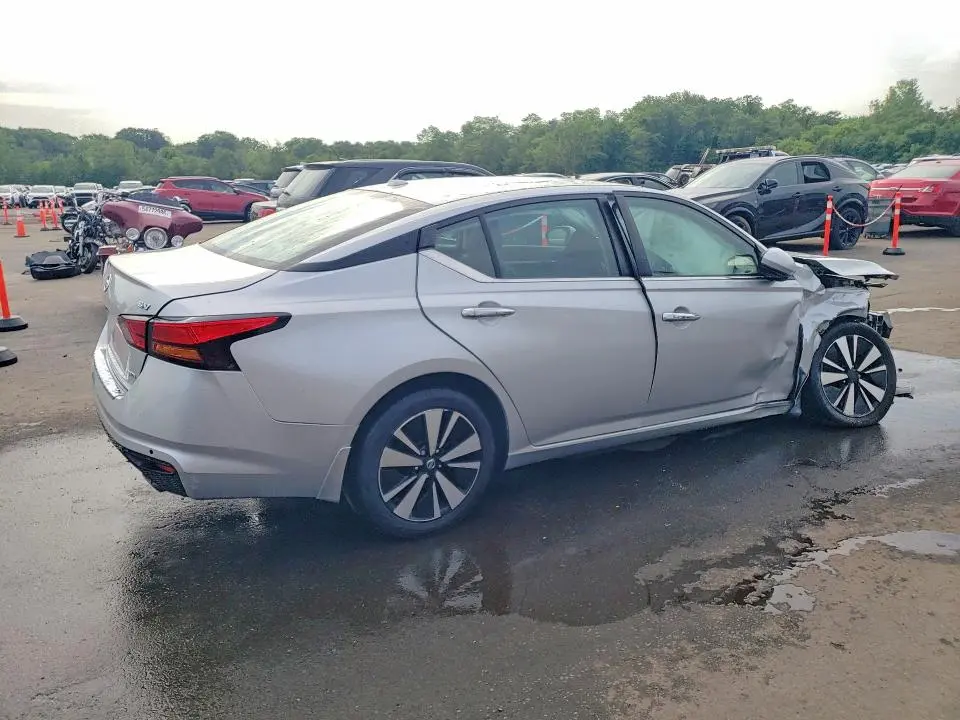 2022 NISSAN ALTIMA SV  