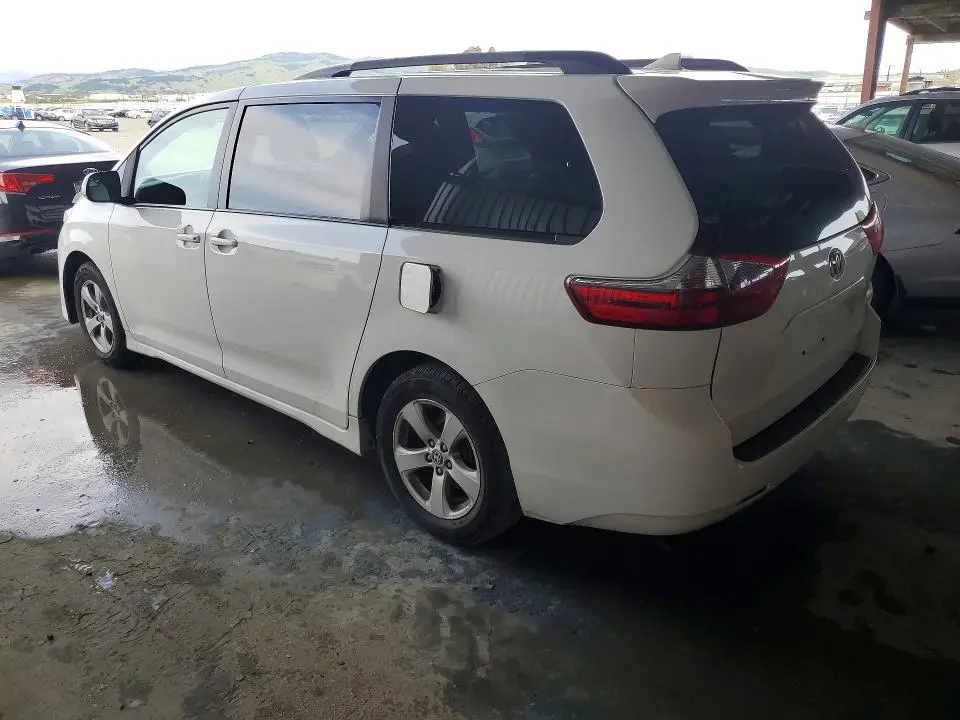 2020 TOYOTA SIENNA LE 8-PASSENGER  