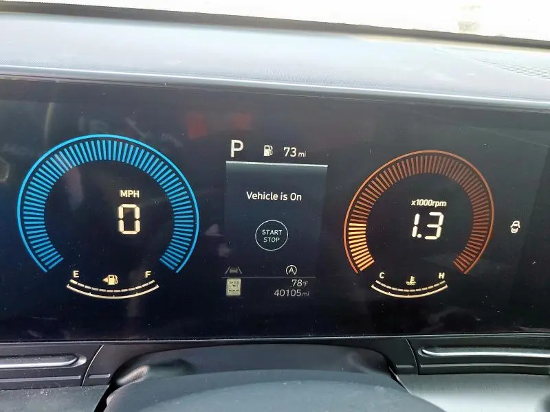 2024 HYUNDAI KONA SE  