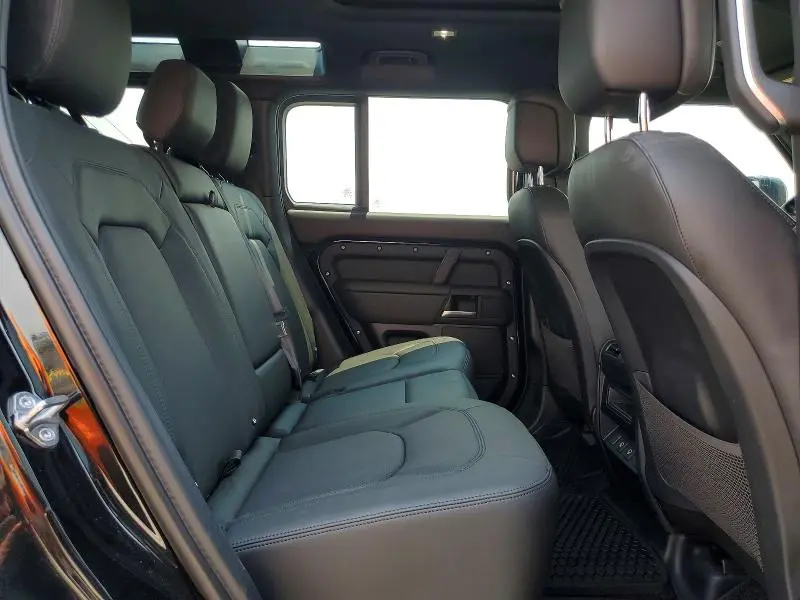 2025 LAND ROVER DEFENDER 110 X-DYNAMIC SE  