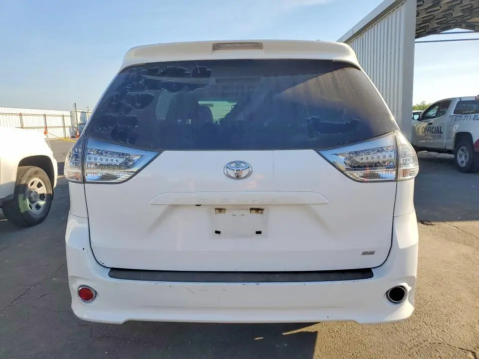 2013 TOYOTA SIENNA SE 8-PASSENGER  