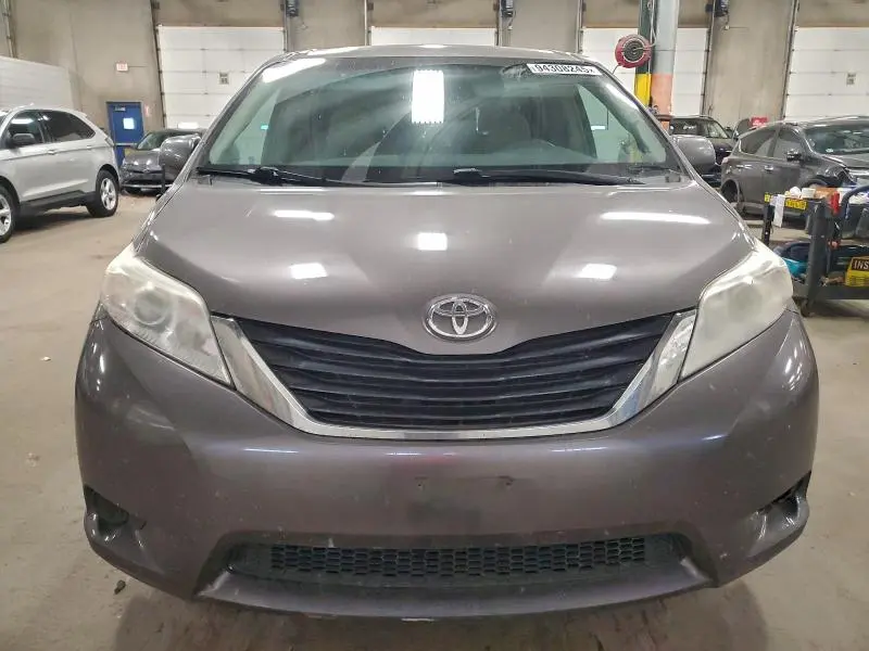 2011 TOYOTA SIENNA LE  