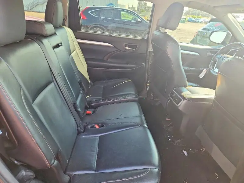 2016 TOYOTA HIGHLANDER XLE  
