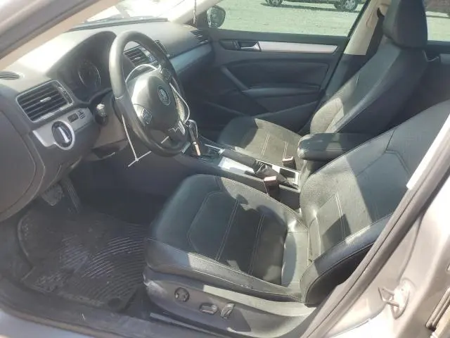 2012 VOLKSWAGEN PASSAT SE  