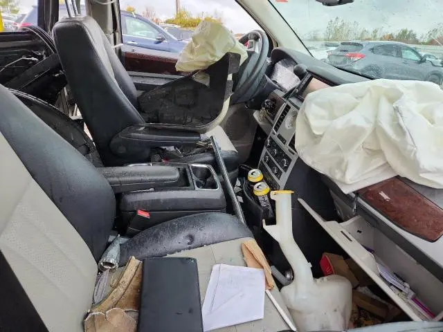 2010 CHRYSLER TOWN & COUNTRY TOURING PLUS  