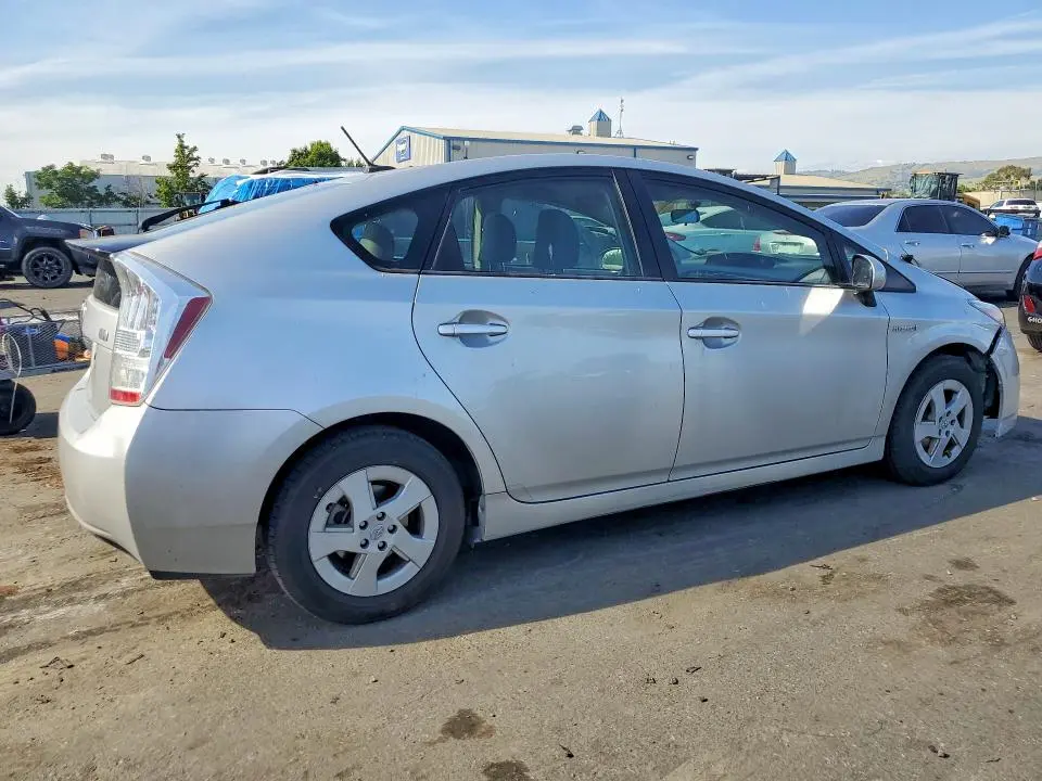 2010 TOYOTA PRIUS III  