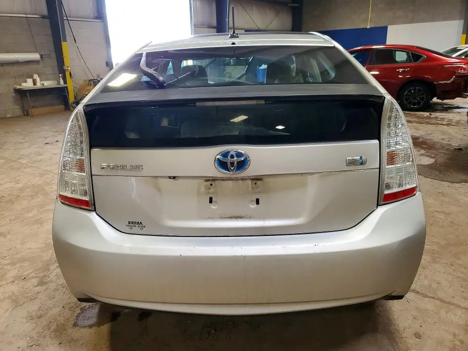 2010 TOYOTA PRIUS III  