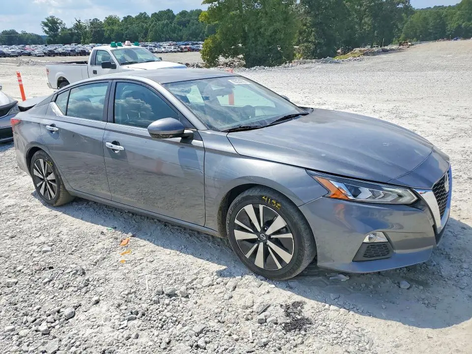 2022 NISSAN ALTIMA SV  