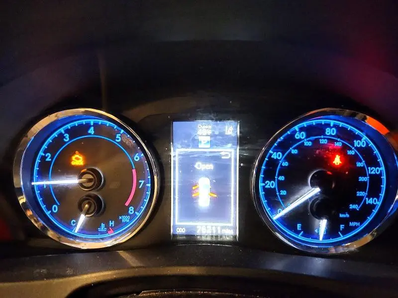 2018 TOYOTA COROLLA SE  