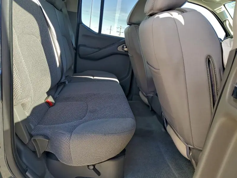 2017 NISSAN FRONTIER SV  