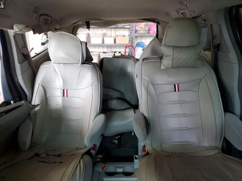 2011 TOYOTA SIENNA LE  