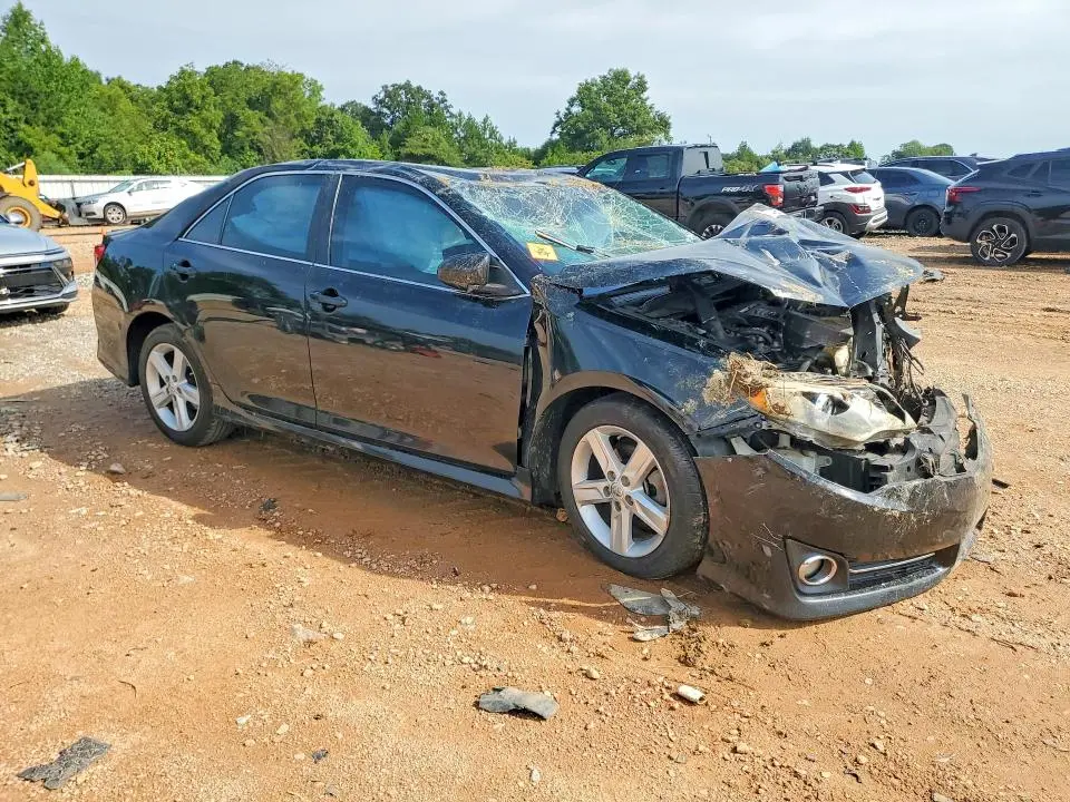2014 TOYOTA CAMRY SE  