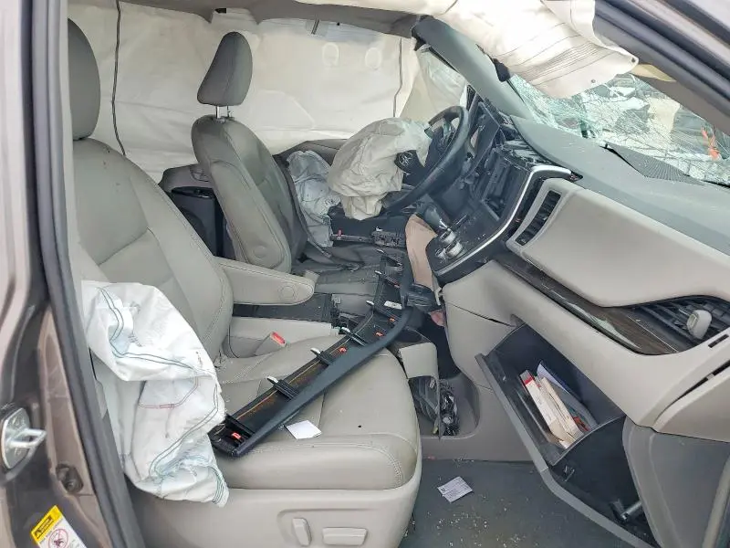 2017 TOYOTA SIENNA XLE 8-PASSENGER  