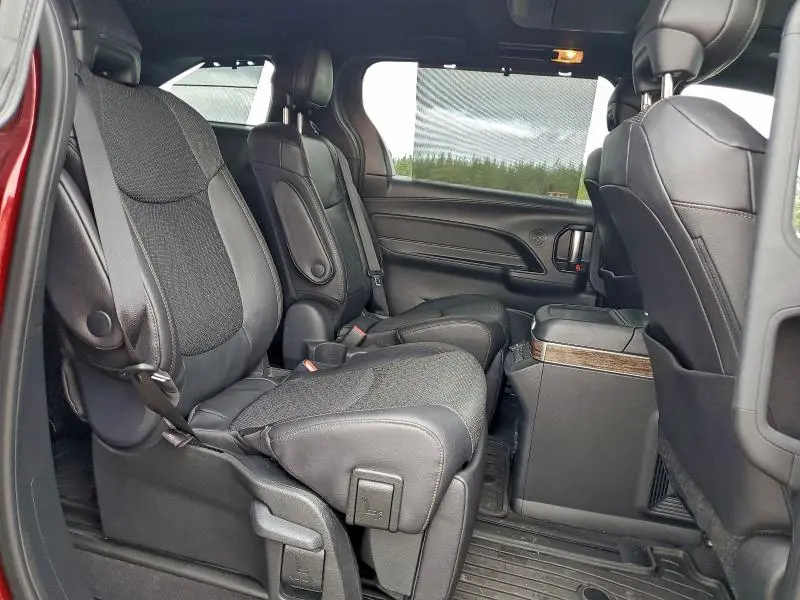 2025 TOYOTA SIENNA LIMITED  