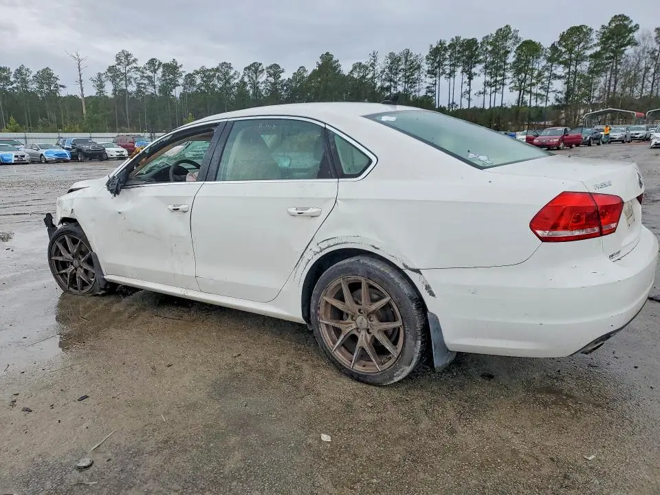 2013 VOLKSWAGEN PASSAT SE  